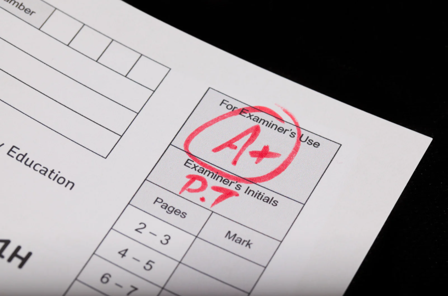 Un examen con un "A+" de nota.